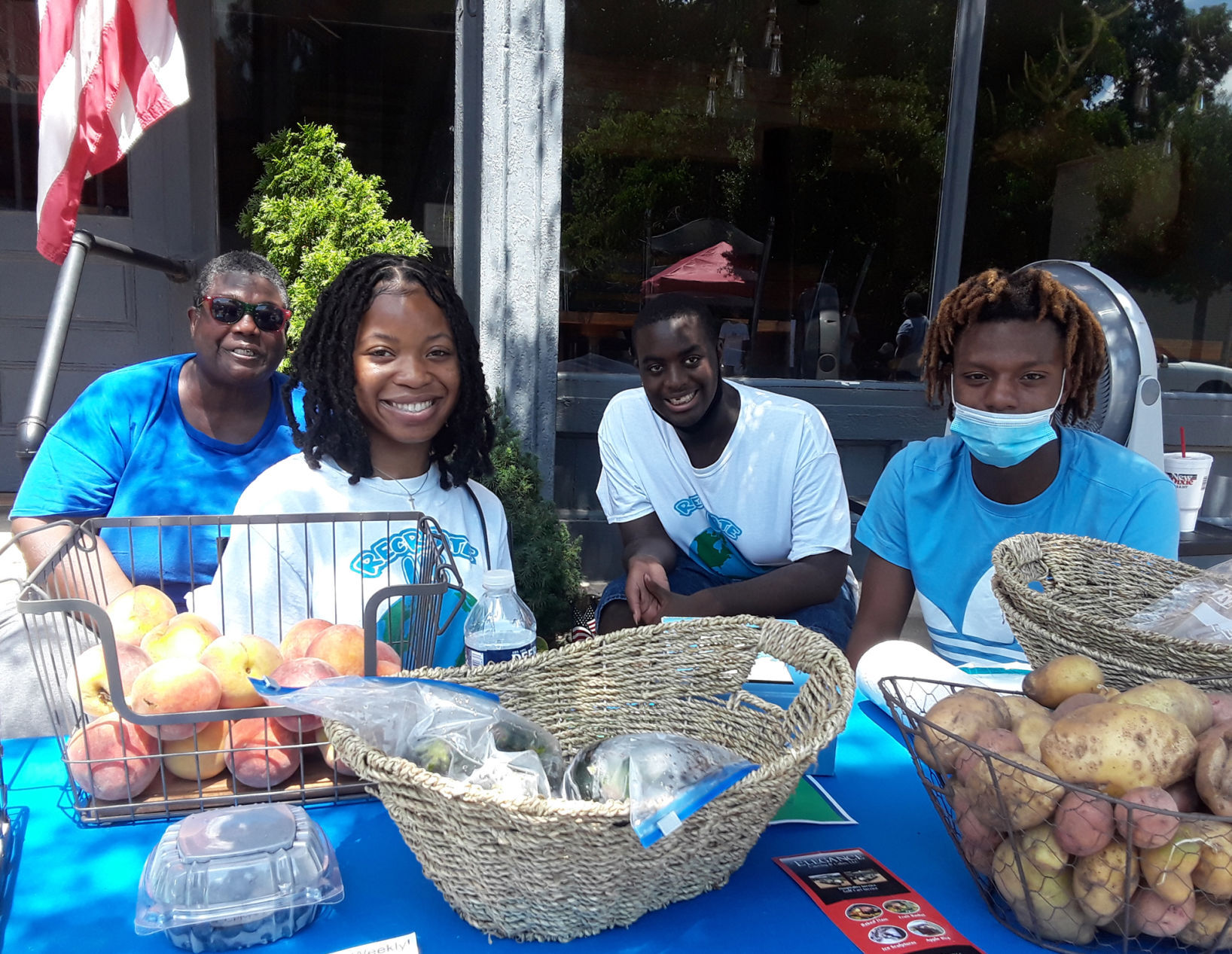 Maybell Williams, left, Kelsey Boyd, Kentwan Williams and Kevonte Cary